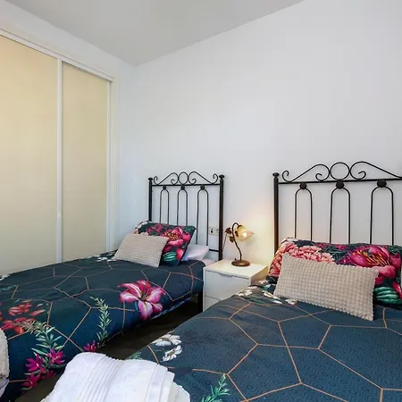 Apartment Lovely 2 Bedroom Locrimar V Walk To Rdr260 *
