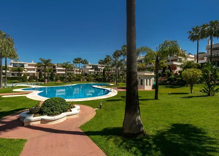 Lovely 2 Bedroom Locrimar V Walk To Rdr260 Marbella