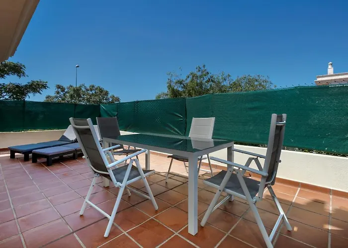 Lovely 2 Bedroom Locrimar V Walk To Rdr260 *